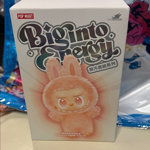POP MART Other - Pop Mart Big into Energy Love Figure